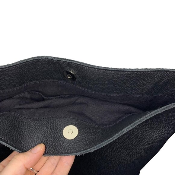 M.I.L.A. JACKIE Cross Body Bag - Picture 5 of 8